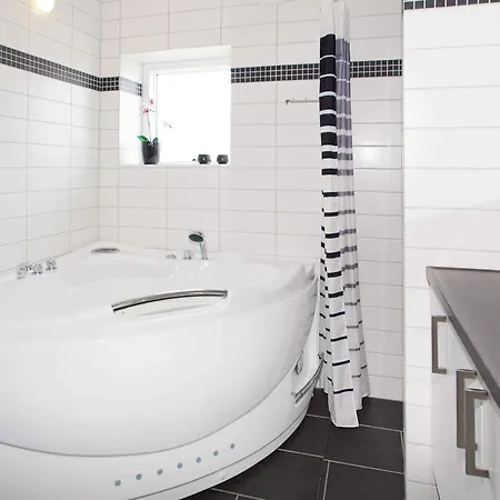 8 Person In Hemmet-by Traum * Hemmet