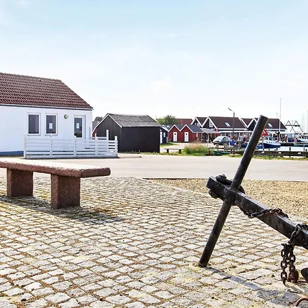 8 Person In Hemmet-by Traum