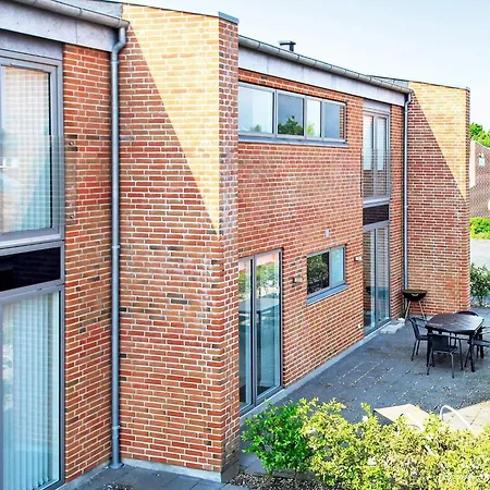 8 Person In Hemmet-by Traum *